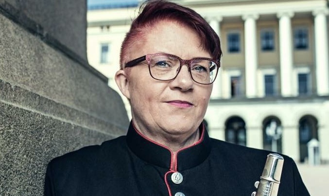 President Rita Hirsum Lystad framfor slottet