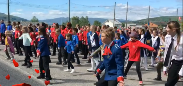 Stevneavslutning , fellesdans med PULSE 2018. Foto: Lise Løvland.
